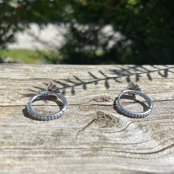 PANDORA BLUE PANSY FLOWER HOOP EARRINGS - Picture 5 of 8